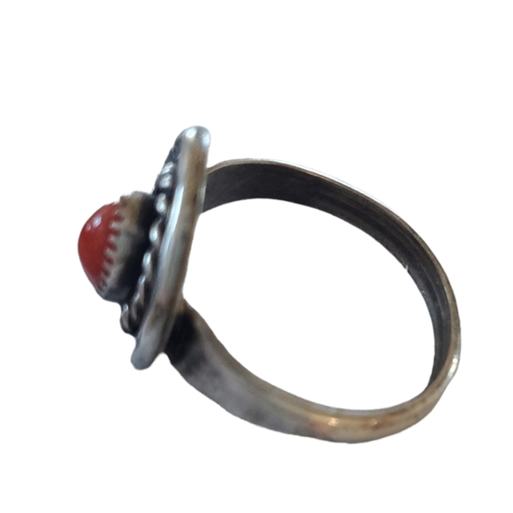 Vintage Coral Silver Ring - Picture 8 of 13